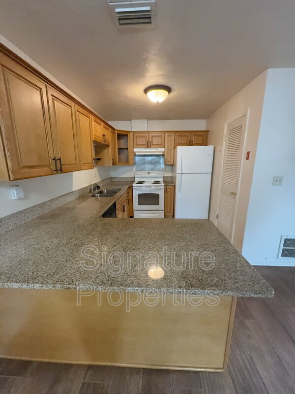Building Photo - 921 Wickford Dr