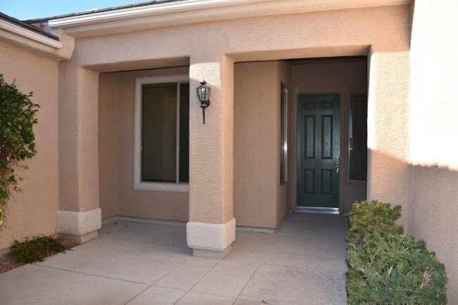 Building Photo - 2057 King Mesa Dr