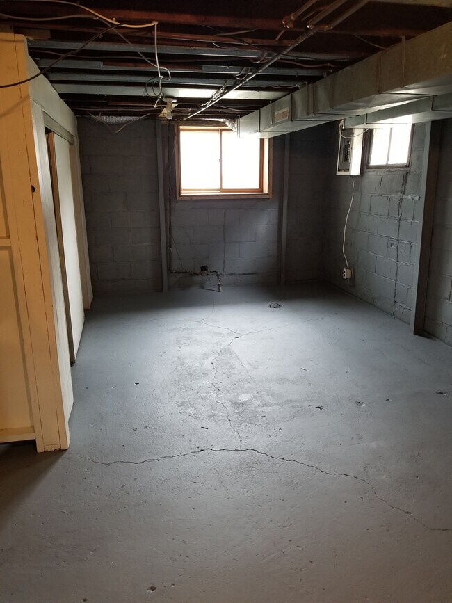 Building Photo - 1146 9th St N