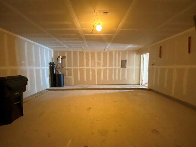 Building Photo - 285 Amber Ash Dr