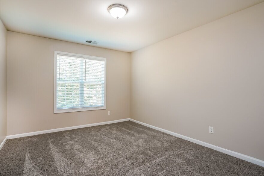 Building Photo - 316 E Webber Ln