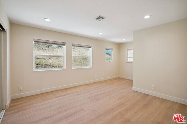 Building Photo - 5131 Campo Rd