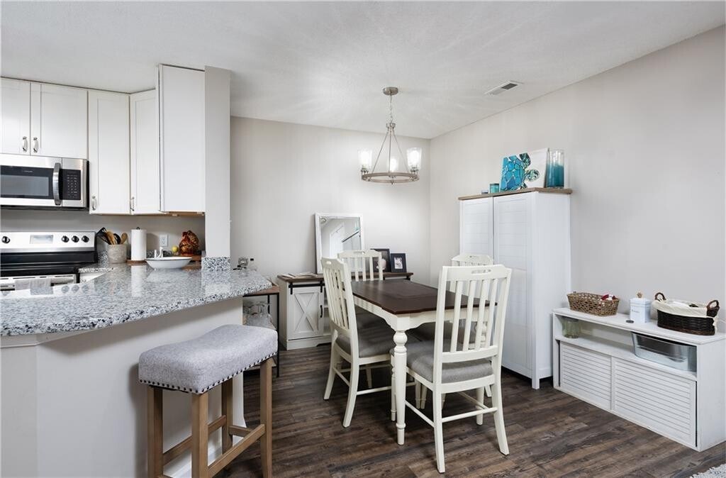 Building Photo - 100 Kensington Blvd