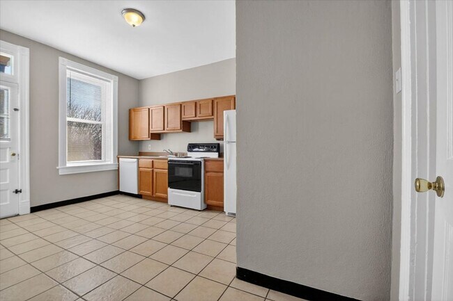 Building Photo - South Side Star