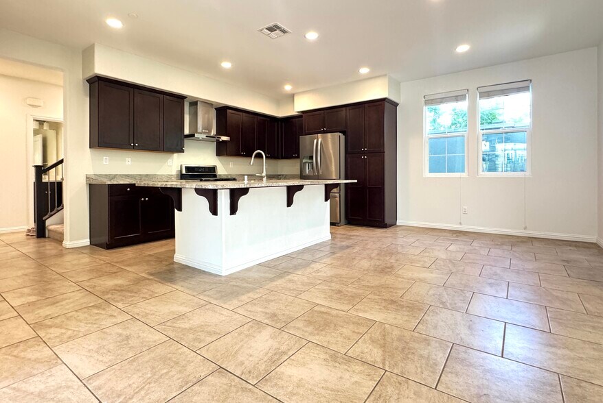 Building Photo - 2616 Admiral Cir
