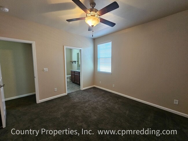 Building Photo - Spacious 5 Bedroom in the Heart of Redding!