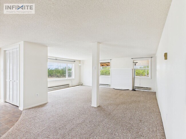 Building Photo - Spacious 3-Bedroom Home