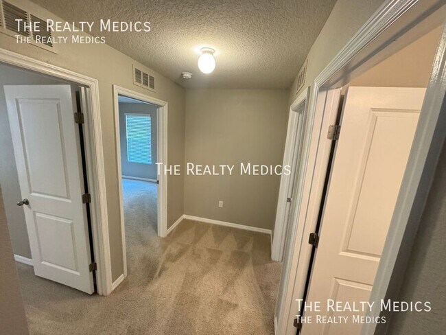 Building Photo - 1018 Ashentree Dr