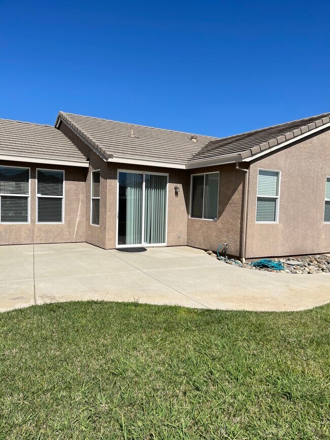 Building Photo - 1370 Oregon Creek Way