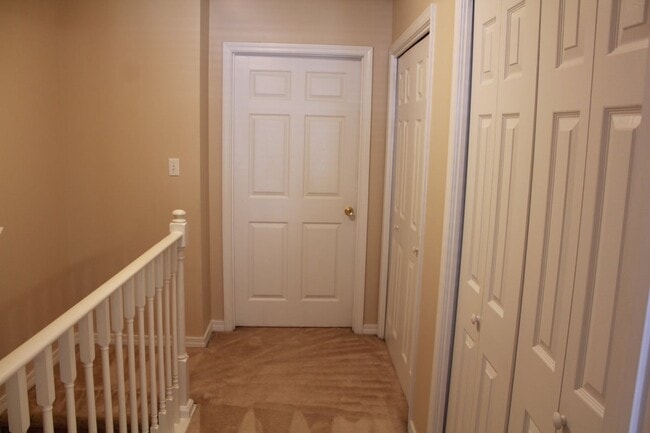 Building Photo - 976 Scenic Oak Ln