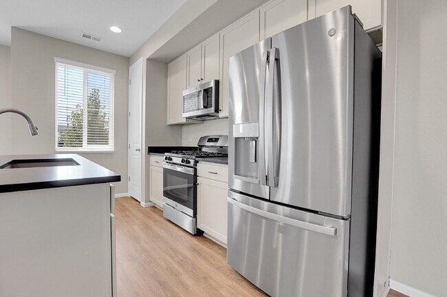 Building Photo - $2,600.00, 3 bedroom, 2.5 bathroom located...