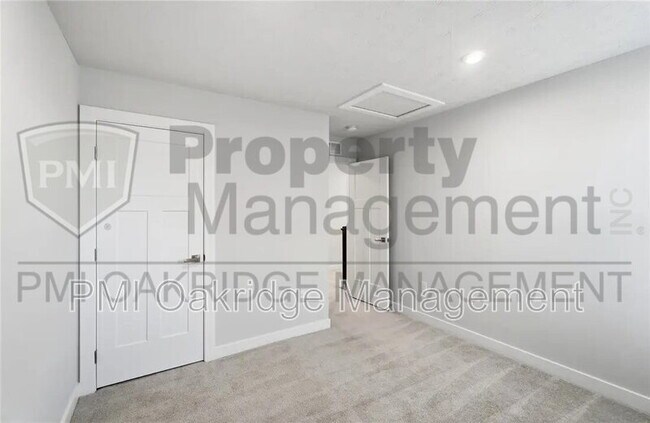 Building Photo - 414 Sydney Dr