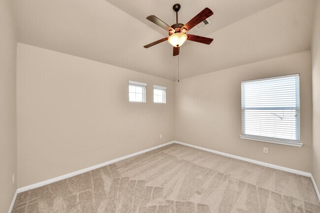 Building Photo - 3115 Lake Dr