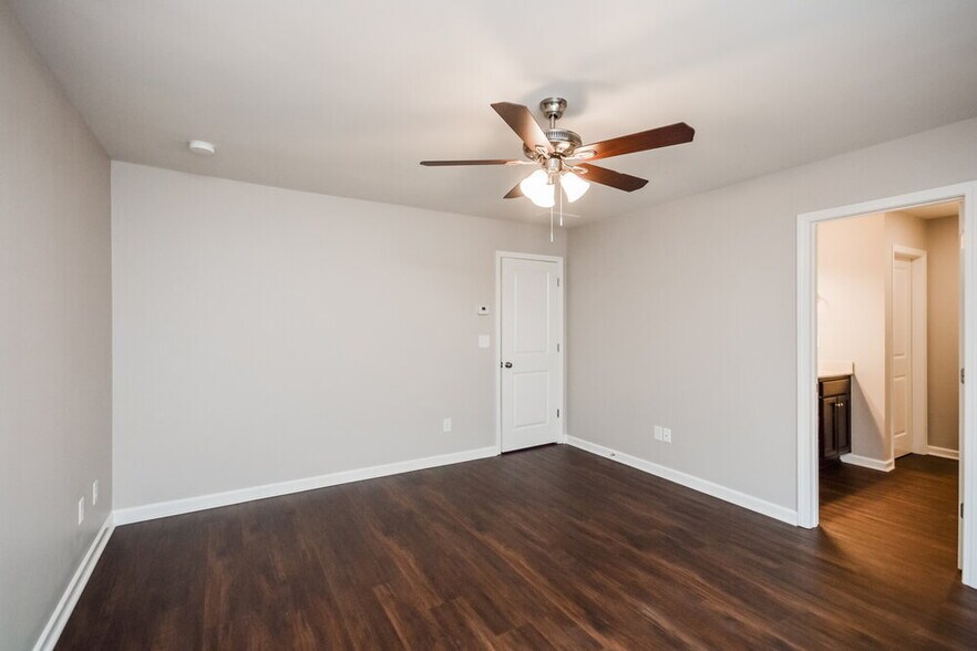 Building Photo - 612 Moorings Ave