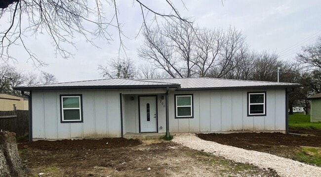 Primary Photo - 200 N Kerr St