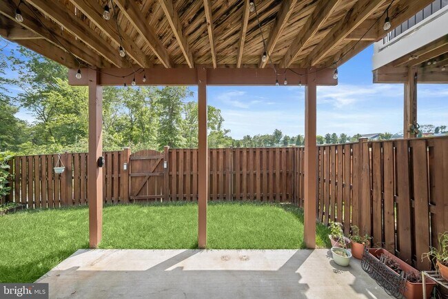 Building Photo - 212 Upper Brook Terrace