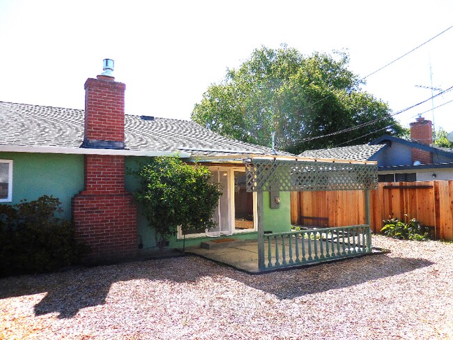 Building Photo - 143 Kit Carson Way