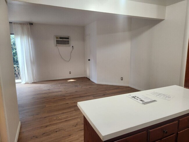 Building Photo - 6416 Woodley Ave