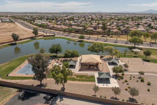 Building Photo - 36354 W San Clemente Ave