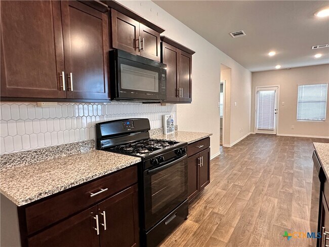 Building Photo - 101 Calgary Ln