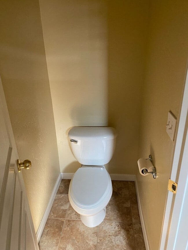 Building Photo - 6245 W Whitley Ave