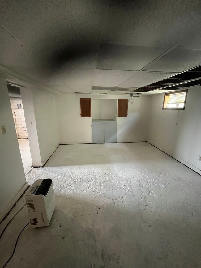 Building Photo - Cute 2 bedroom bungalow $795