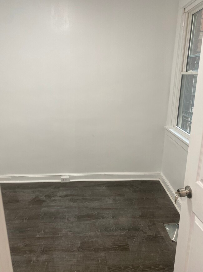 Building Photo - 156 Chesterfield Rd