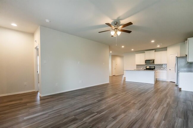Building Photo - 16856 Pink Wintergreen Dr