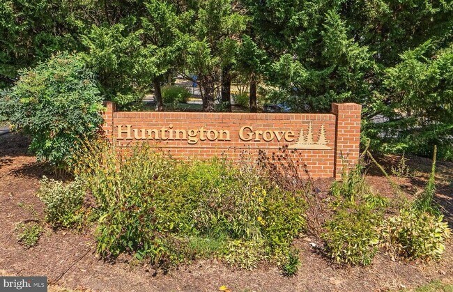 Building Photo - 2940 Huntington Grove Square