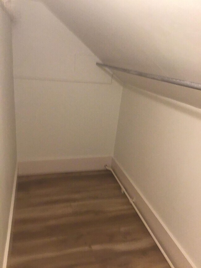 Building Photo - 132 Pine St