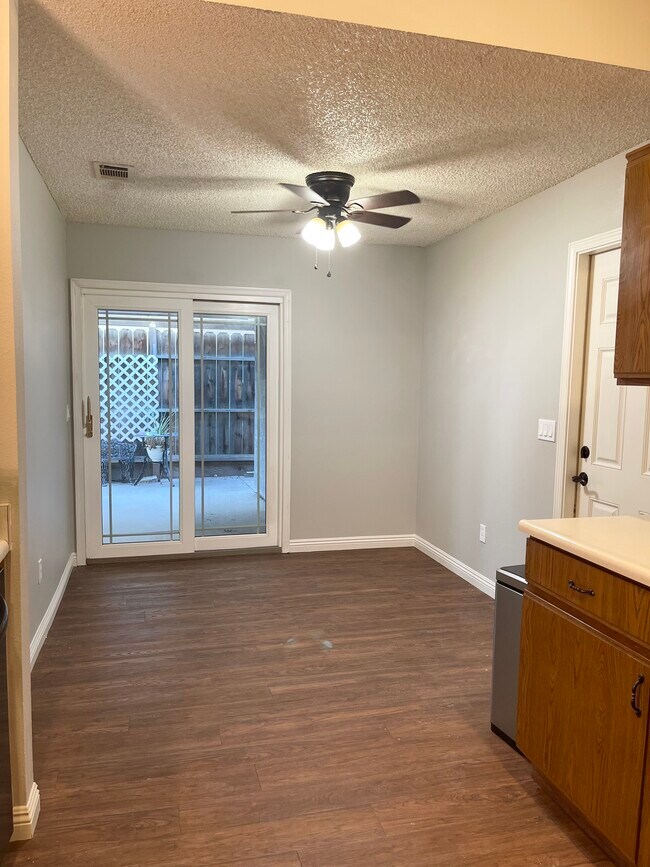 Building Photo - 1973 Memory Ln