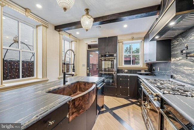 Building Photo - 810 Prince St