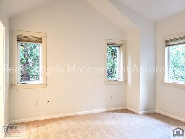 Building Photo - 10275 NW Alder Grove Ln