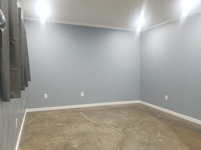 Building Photo - 6047 Wayne Memorial Dr