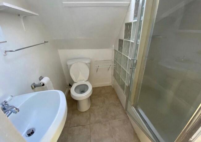 Building Photo - 377 Huntington Rd