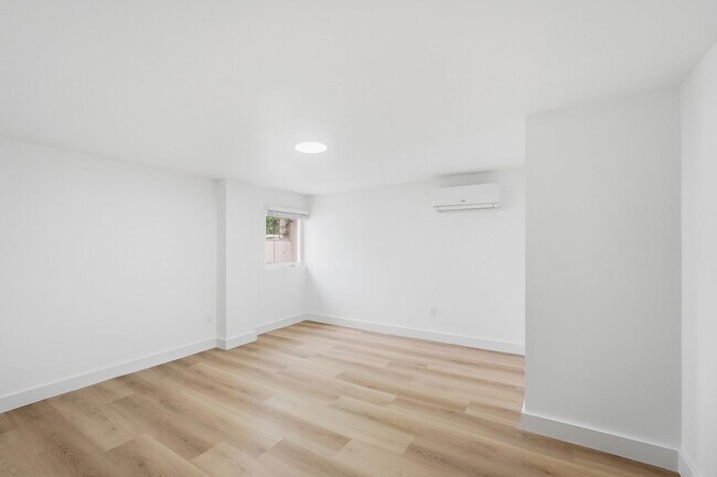 Building Photo - 568 Hale Ave