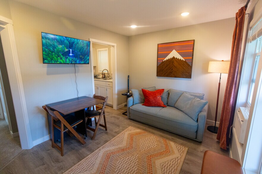 Building Photo - 5604 SE 97th Ave