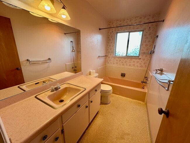 Building Photo - 46 Valley View Rd