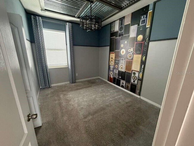 Building Photo - 1301 Clear Brook Pl