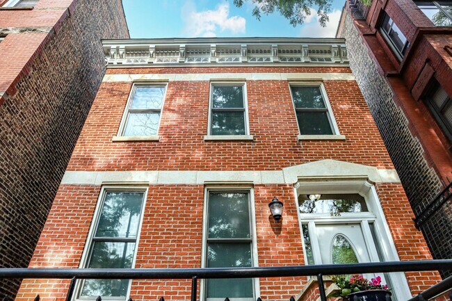 Building Photo - 828 S Loomis St