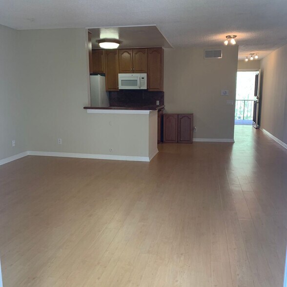 Building Photo - 1935 Alpha Rd