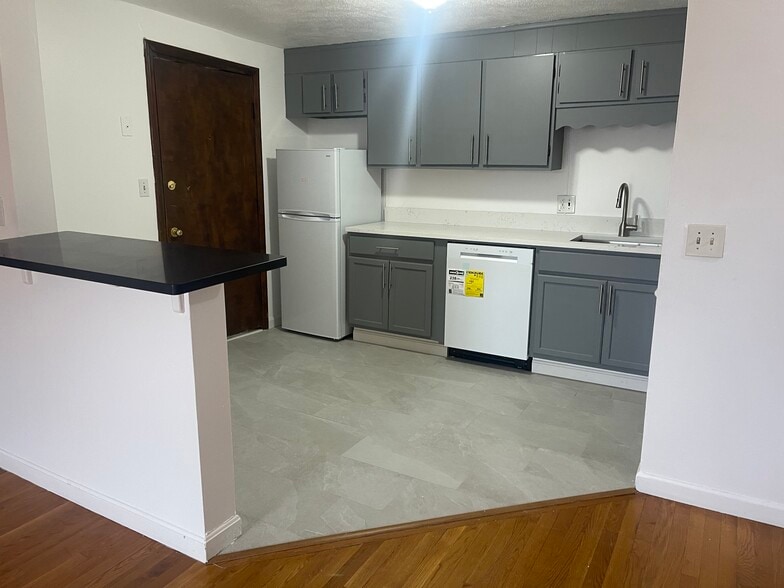 Building Photo - 224 Main St