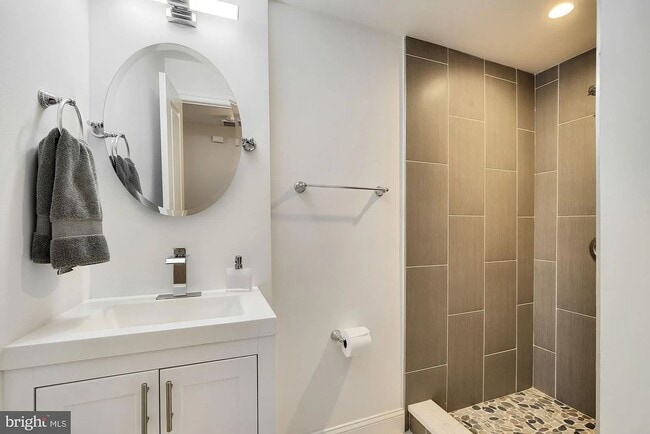 Building Photo - Newly Renovated Single Family home with Off Street Parking