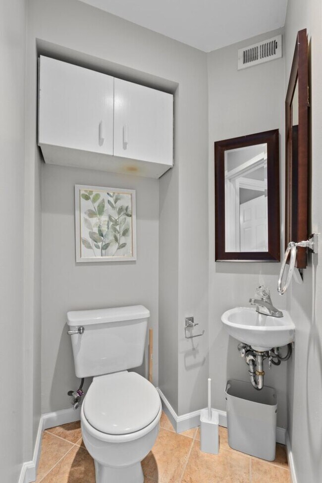 Building Photo - 3Bd/2.5Ba Seattle House