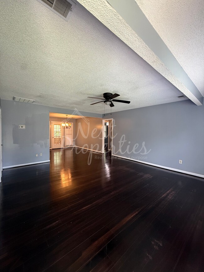 Building Photo - 105 Elstow Rd
