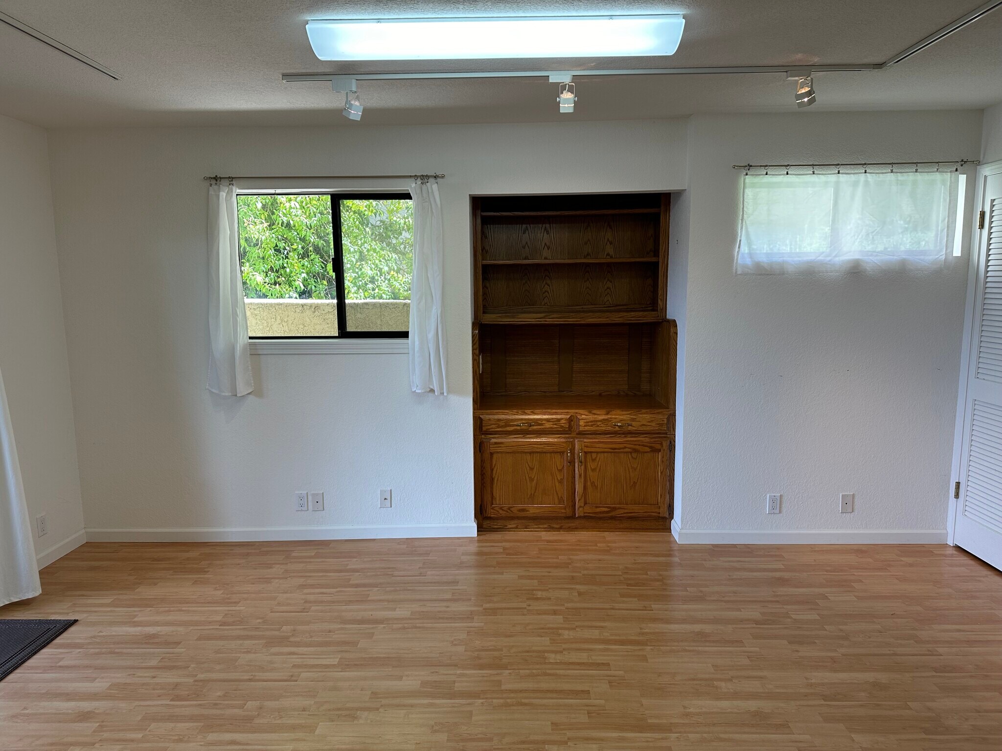 Building Photo - 815 Mirada Dr