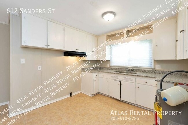 Building Photo - 612 Sanders St
