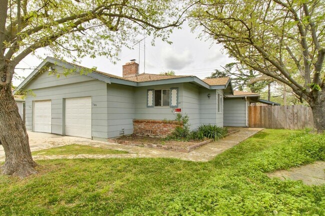 Primary Photo - Renovated 3BD/2BA on Quiet Cul-de-Sac