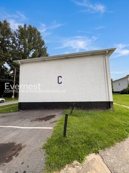 Building Photo - 969 Forest Ave