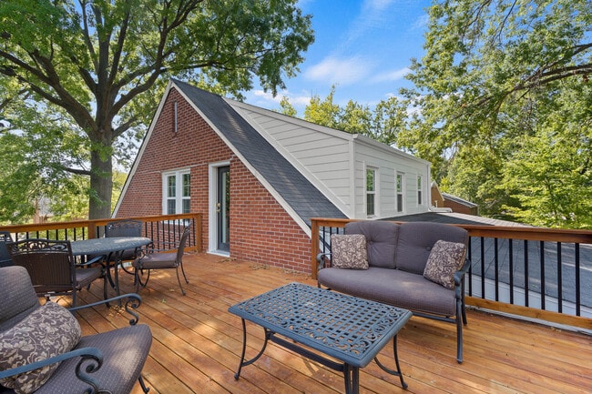 Building Photo - 113 Crestmere Ave